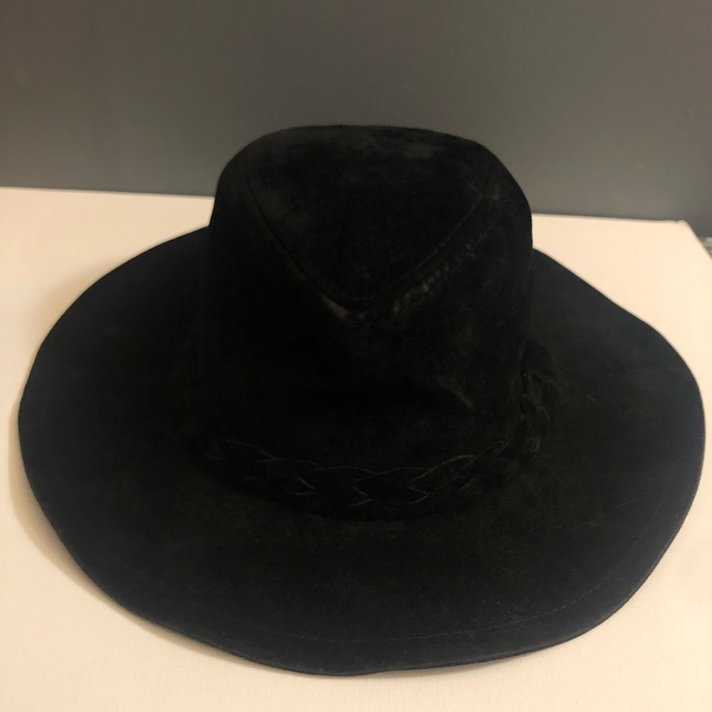 Charlotte Russe Black Velvet Hat